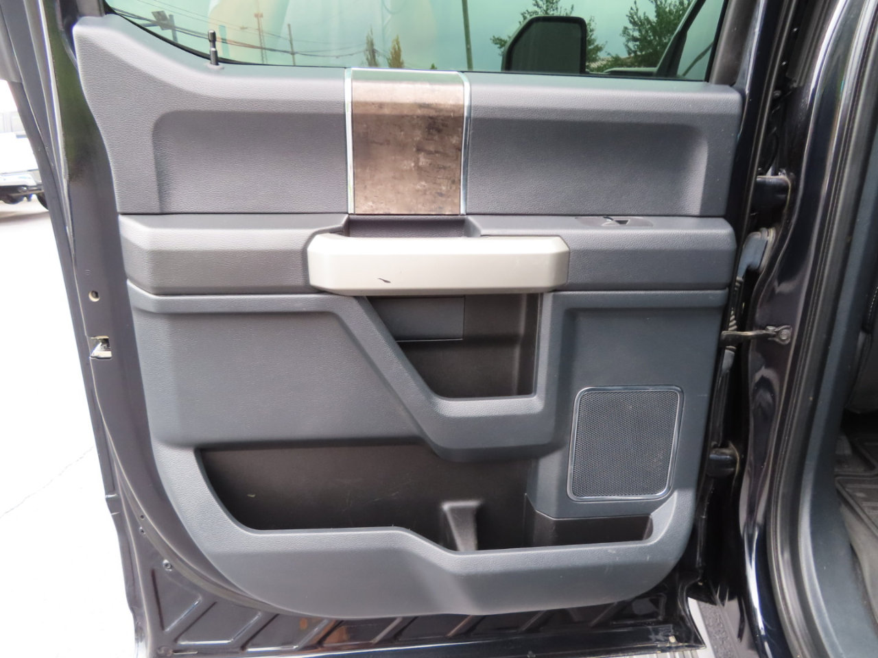 Used 2022 Ford F250 Lariat w/ Black Appearance Package image 44