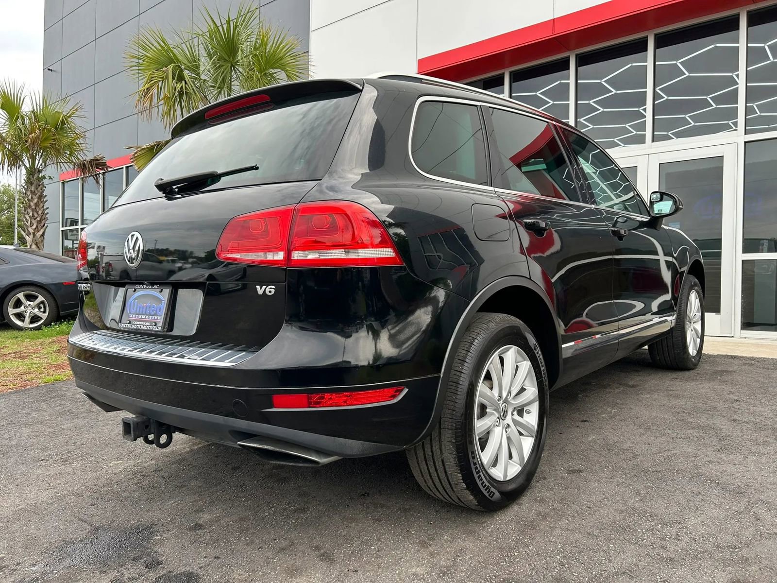 Used 2011 Volkswagen Touareg Sport image 4
