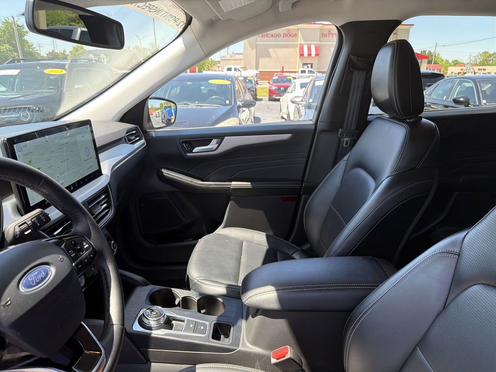 Used 2025 Ford Escape Platinum AWD/4WD image 11