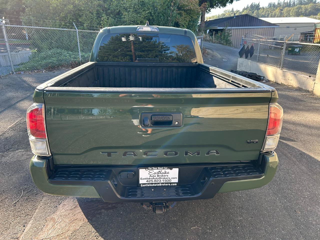 Used 2022 Toyota Tacoma TRD Sport w/ Technology Package AWD/4WD image 6