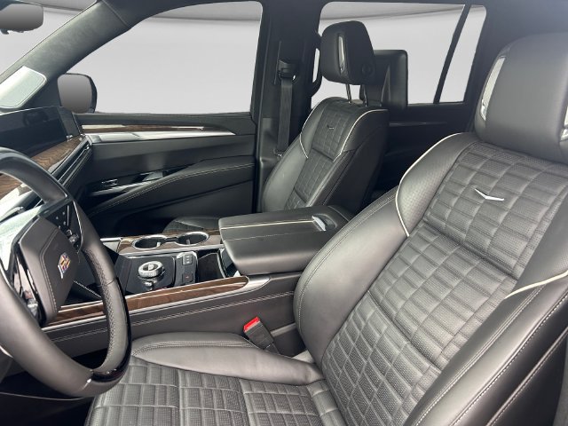 Used 2026 Cadillac Escalade ESV Platinum Sport w/ LPO, ONYX Package AWD/4WD image 12
