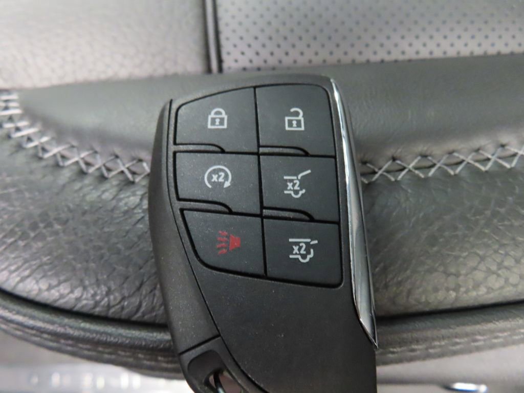 Used 2025 GMC Yukon Denali w/ Sun & Power Step Package image 59