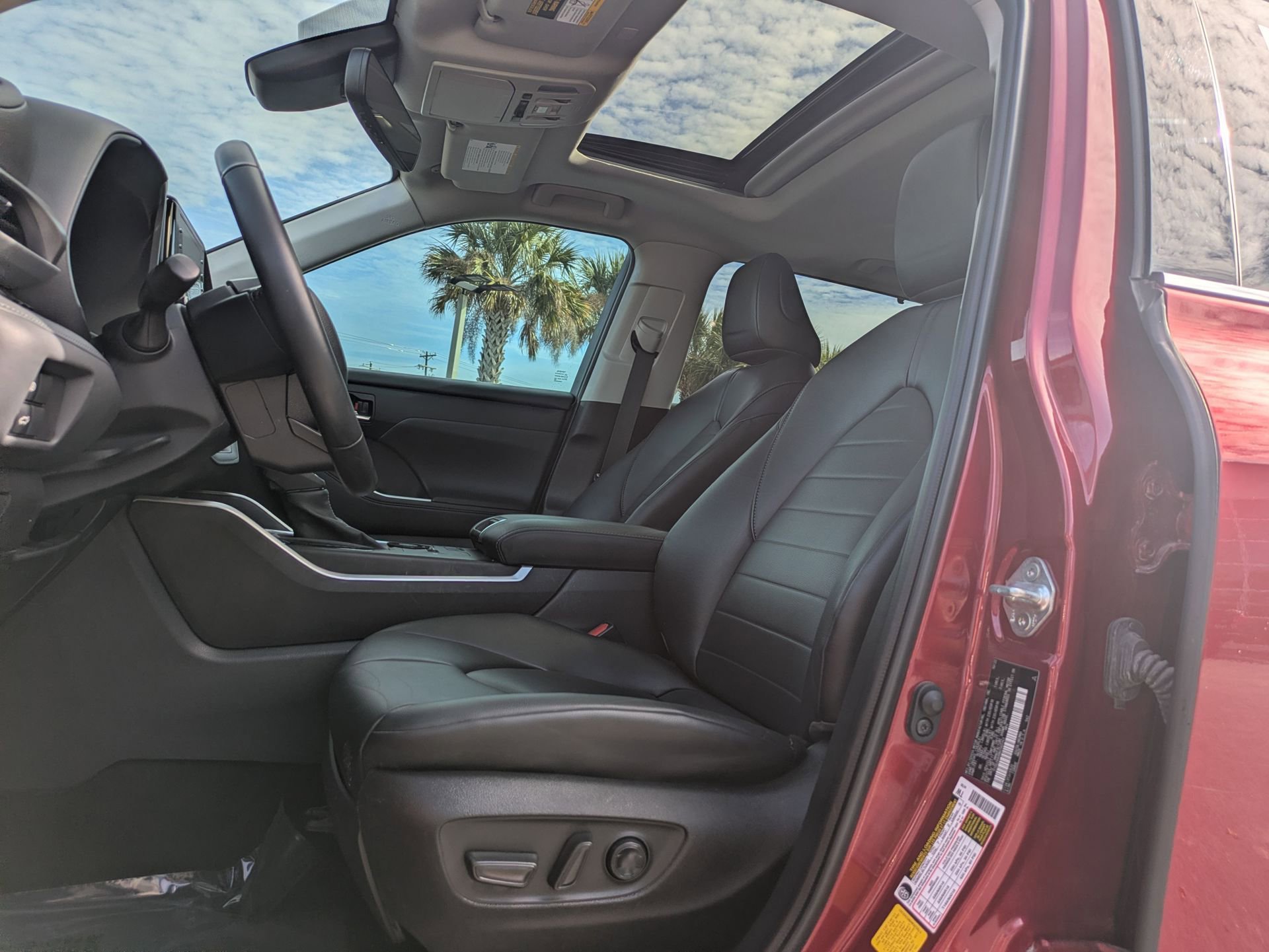 Used 2022 Toyota Highlander XLE image 26