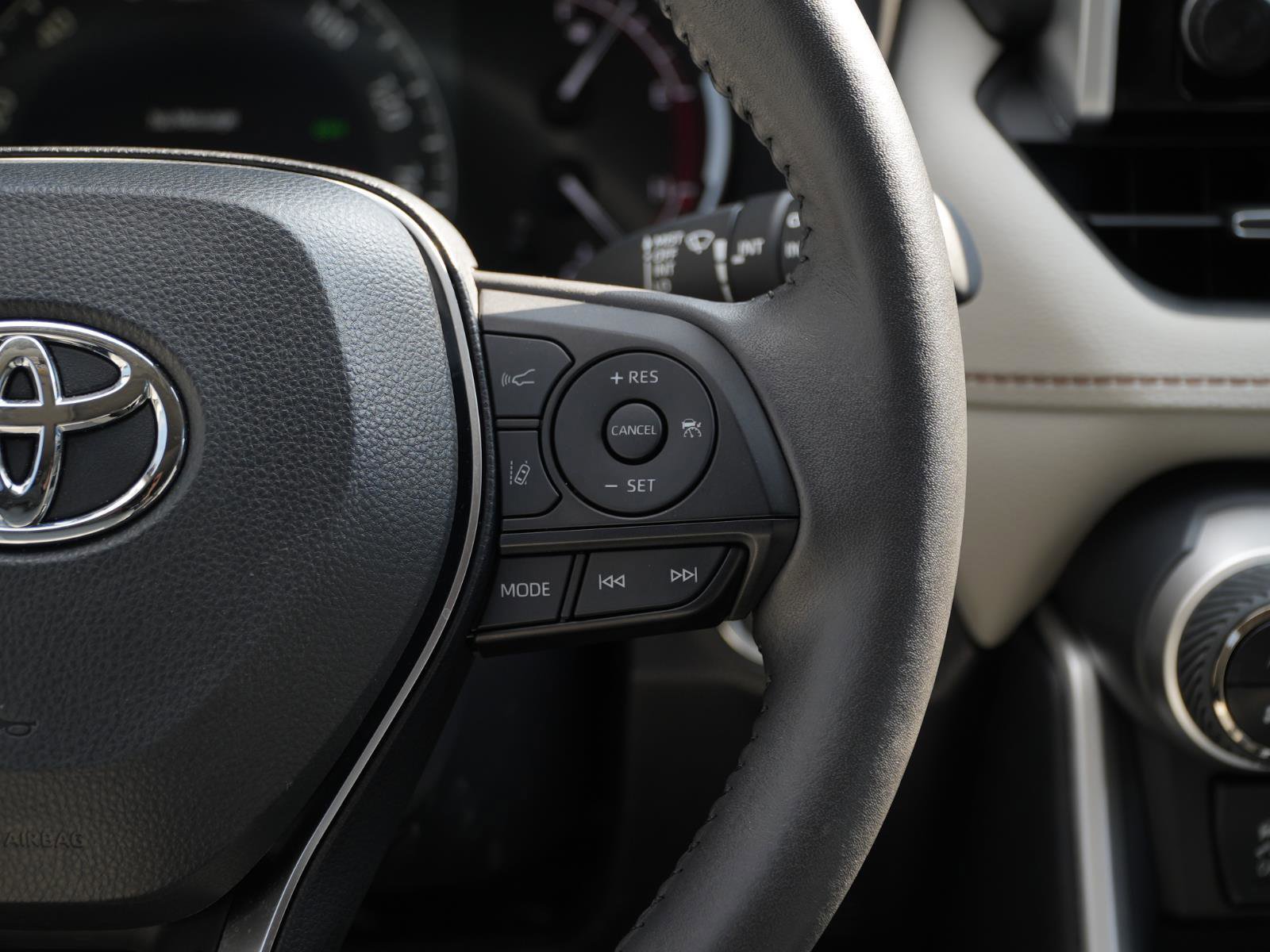 Used 2025 Toyota RAV4 XLE Premium image 23