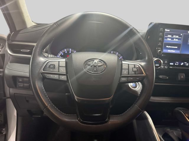 Used 2020 Toyota Highlander LE AWD/4WD image 19