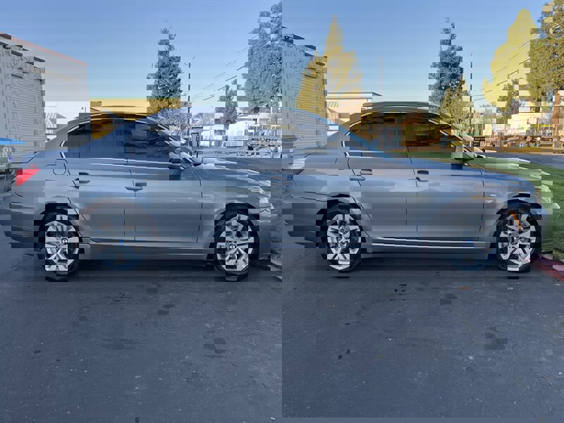 Used 2010 BMW 528i Sedan image 15