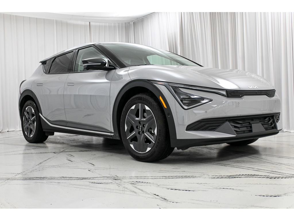 Used 2025 Kia EV6 Light w/ Light LR Technology Package image 2