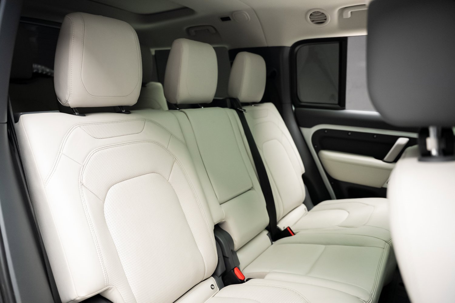 Used 2023 Land Rover Defender 130 First Edition image 65