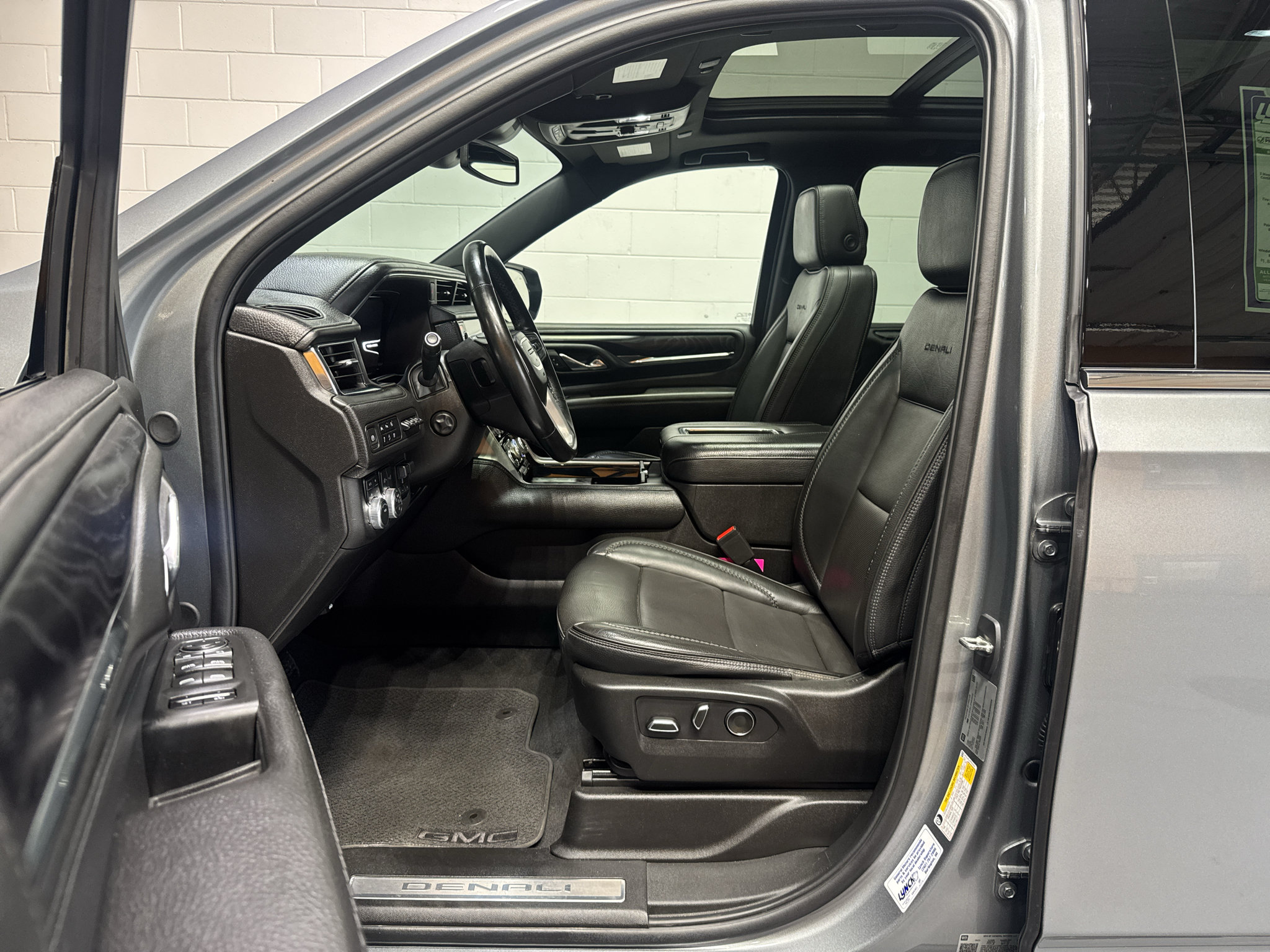 Used 2023 GMC Yukon XL Denali w/ Max Trailering Package AWD/4WD image 18