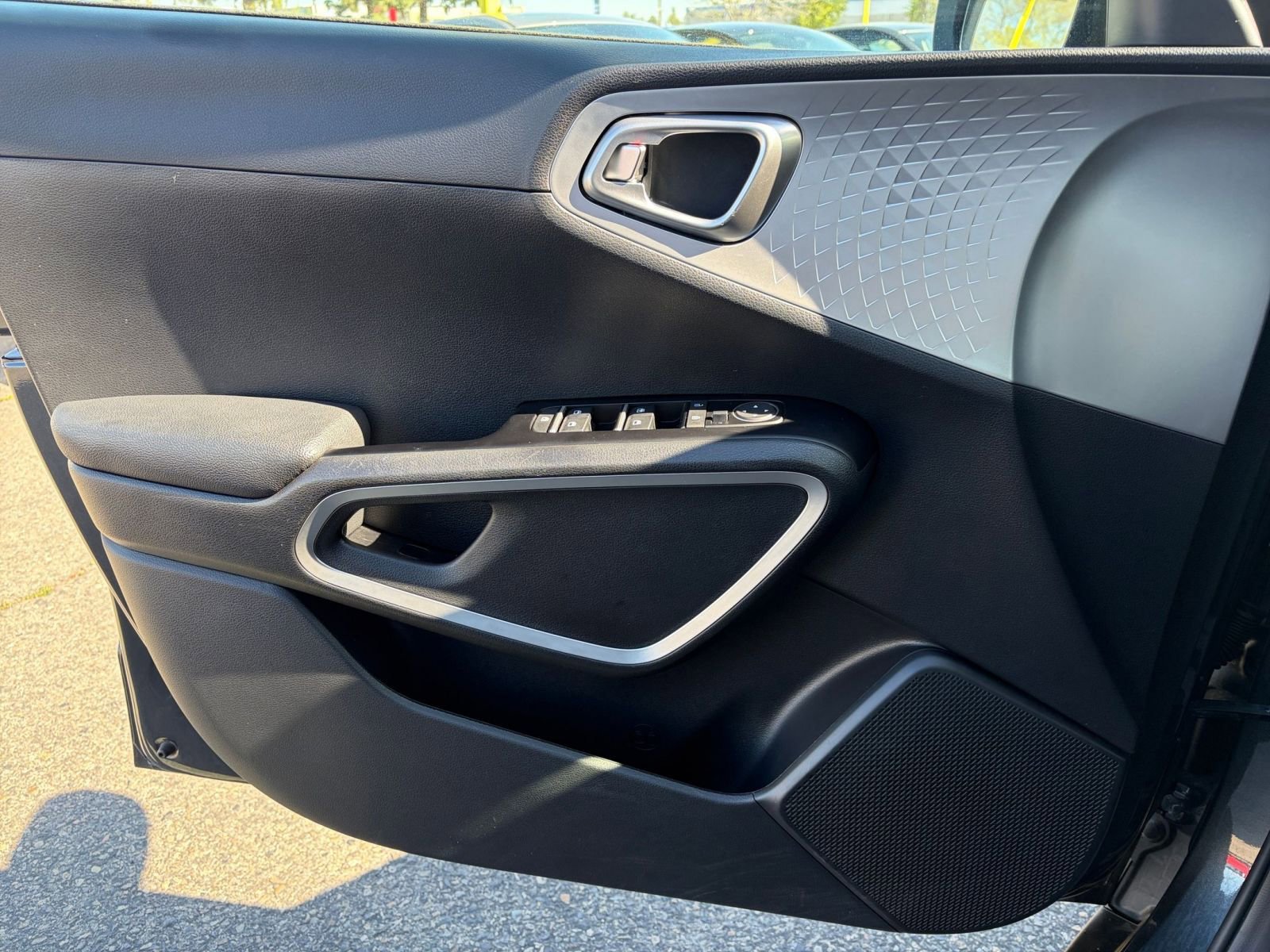 Used 2025 Kia Soul LX w/ LX Technology Package image 18