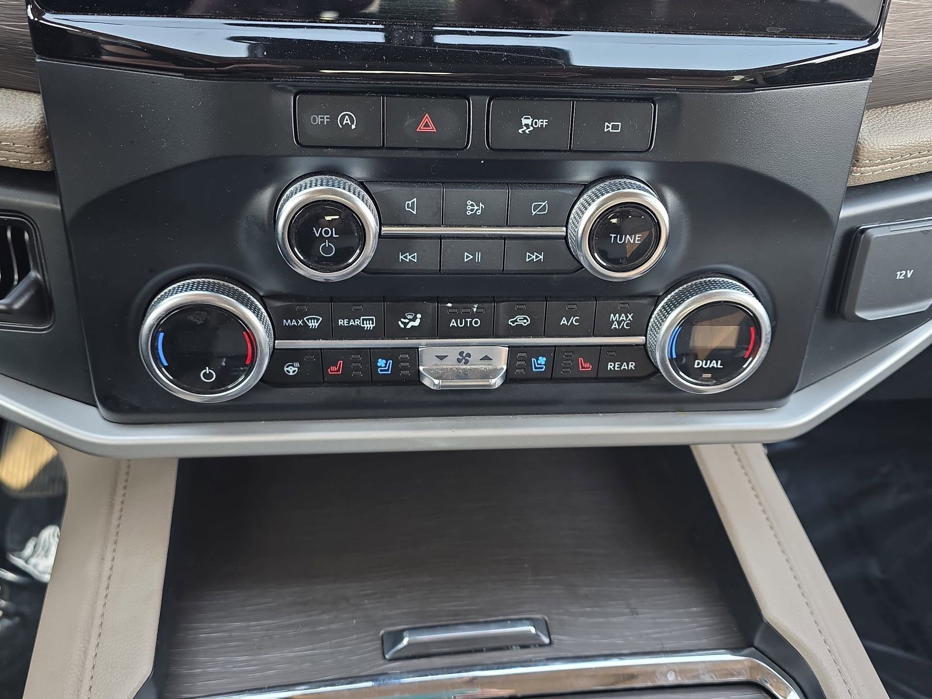 Used 2024 Ford Expedition Limited AWD/4WD image 24