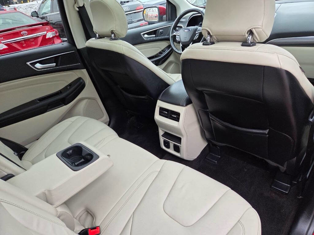 Used 2016 Ford Edge Titanium w/ Technology Package image 28