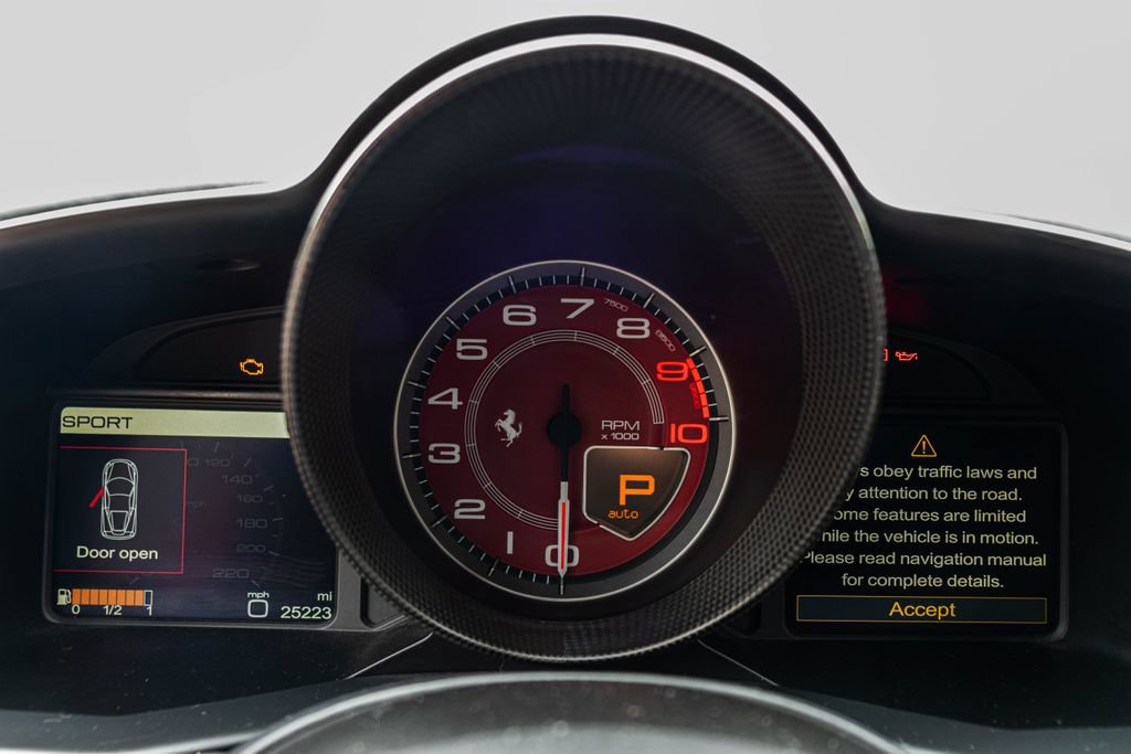 Used 2015 Ferrari 458 Italia Coupe RWD image 40