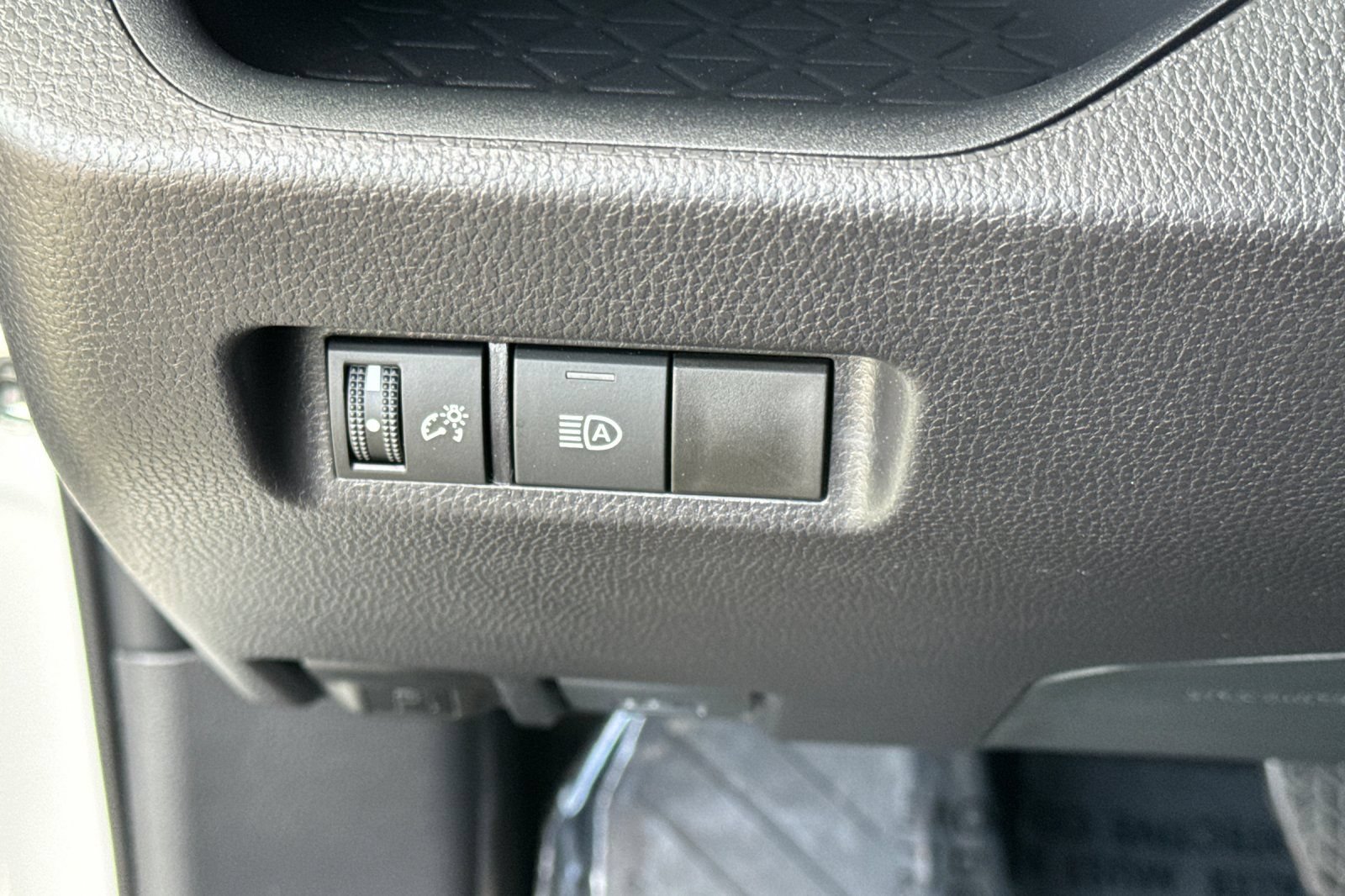 Certified 2025 Toyota RAV4 LE FWD image 33