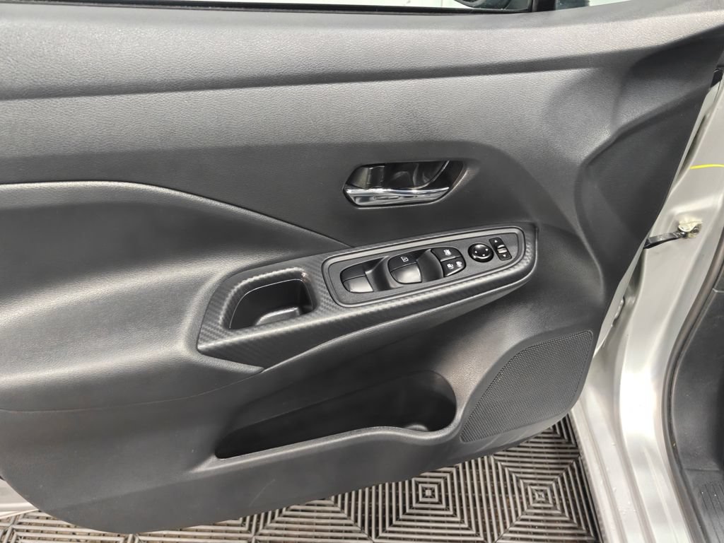 Used 2024 Nissan Versa SV FWD image 31