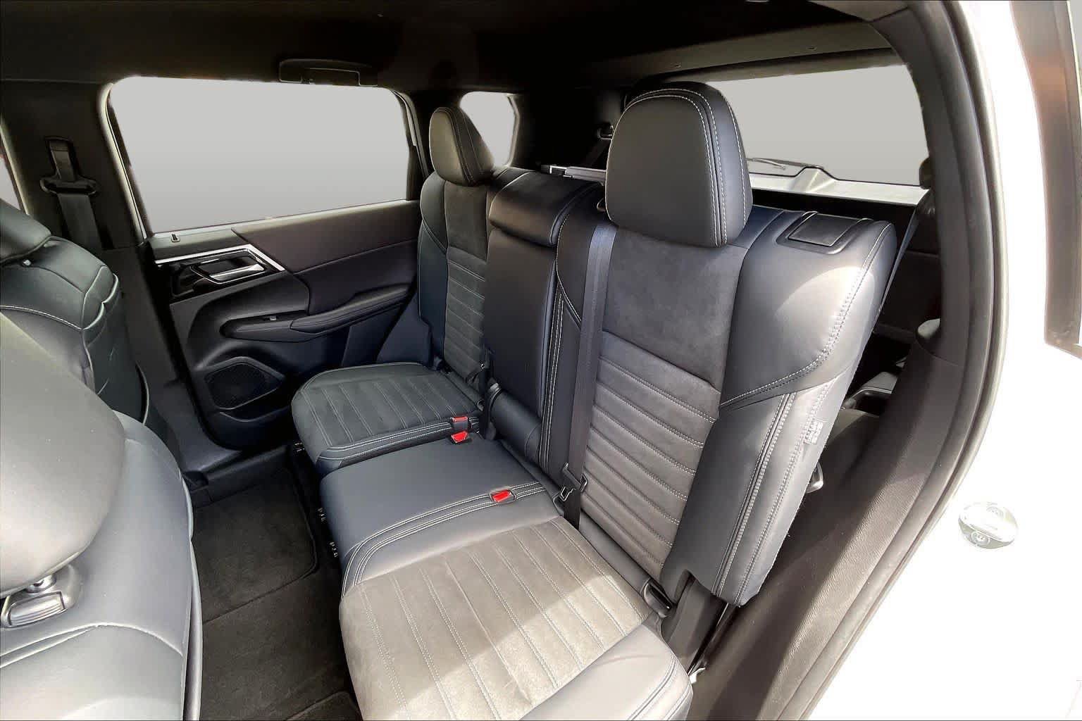 Used 2023 Mitsubishi Outlander SE Black Edition FWD image 25