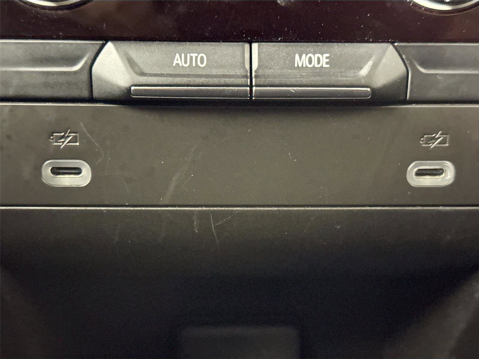 Used 2024 GMC Yukon XL SLT image 35