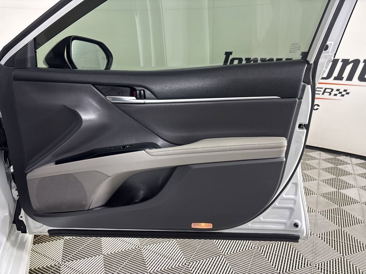 Used 2020 Toyota Camry XSE image 29