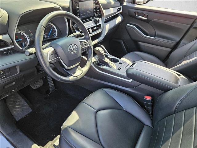 Used 2022 Toyota Highlander XLE FWD image 10