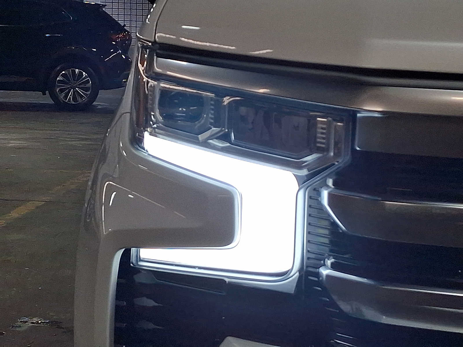 Used 2023 Chevrolet Silverado 1500 High Country w/ High Country Premium Package AWD/4WD image 9