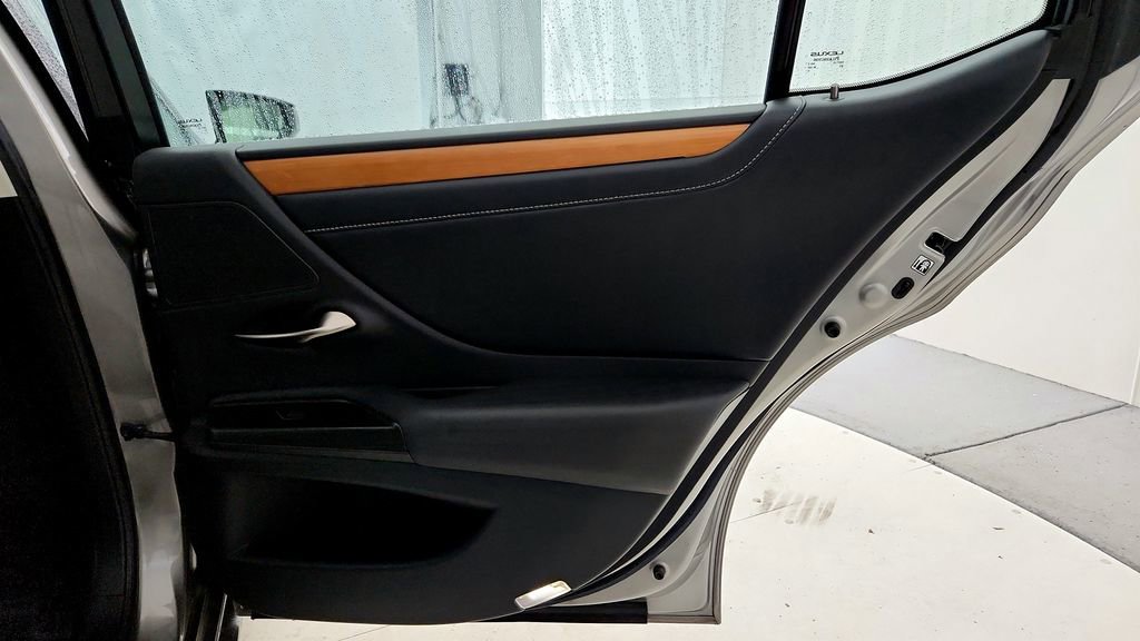 Used 2019 Lexus ES 350 w/ Accessory Package 2 FWD image 19