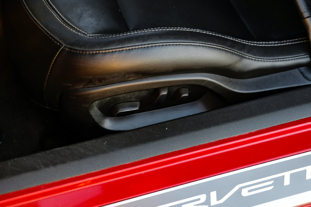 Used 2015 Chevrolet Corvette Z06 w/ 2LZ Preferred Equipment Group RWD image 31
