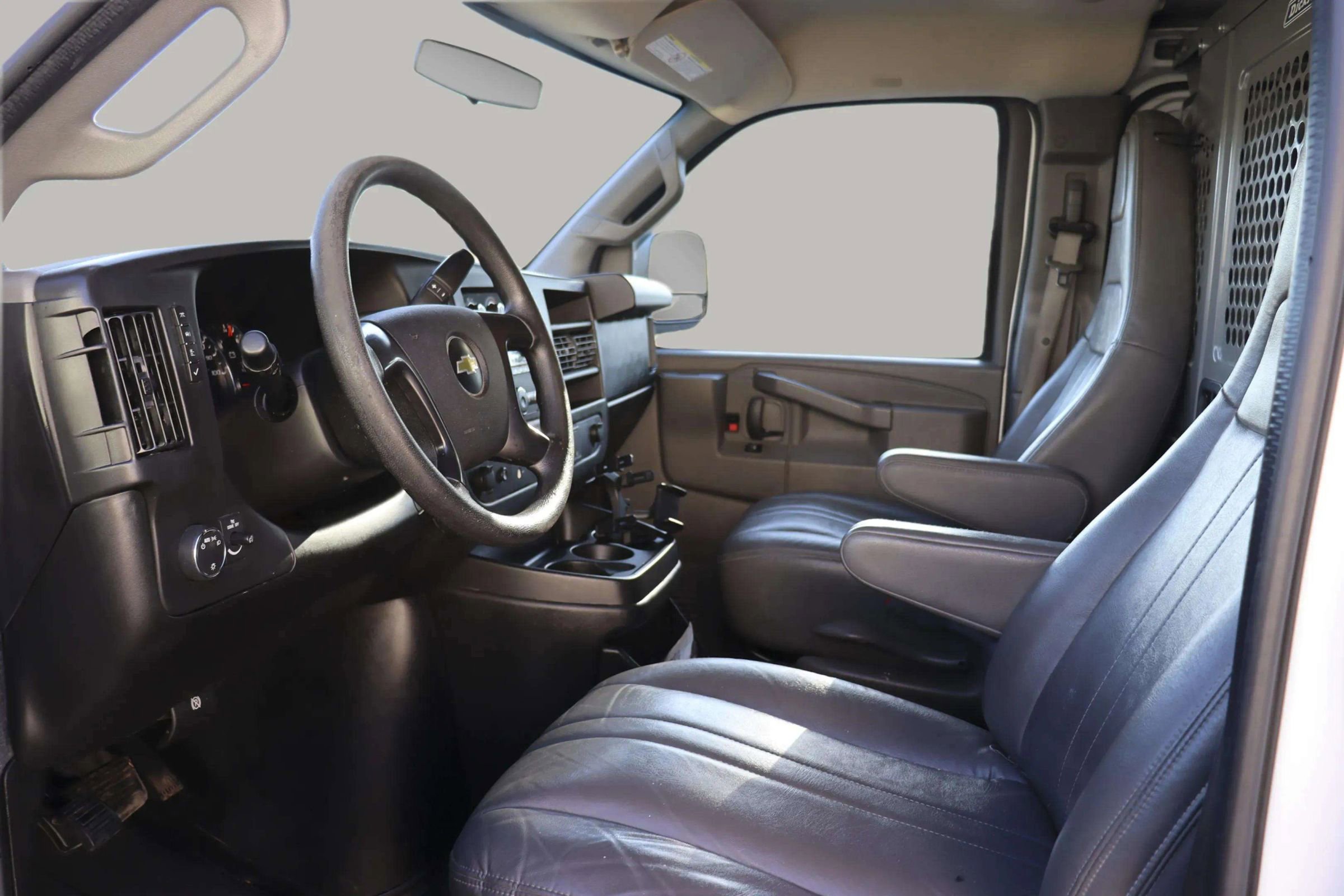 Used 2016 Chevrolet Express 2500 image 17