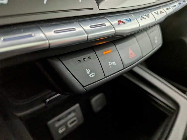 Used 2021 Cadillac XT4 Premium Luxury w/ Cold Weather Package image 10