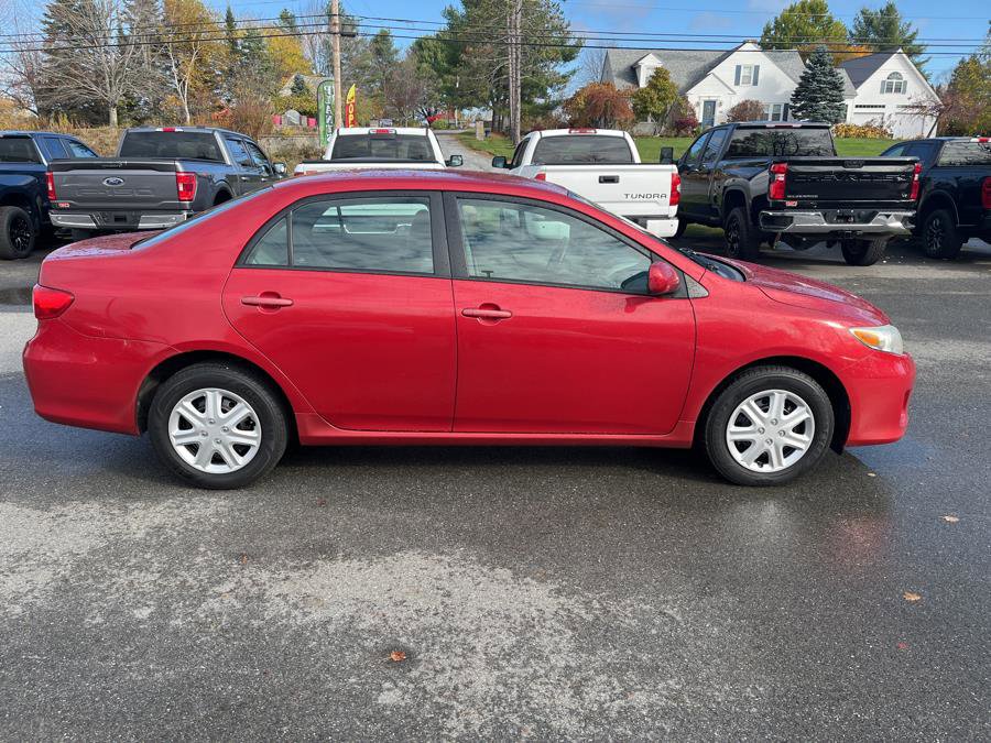 Used 2011 Toyota Corolla LE image 2