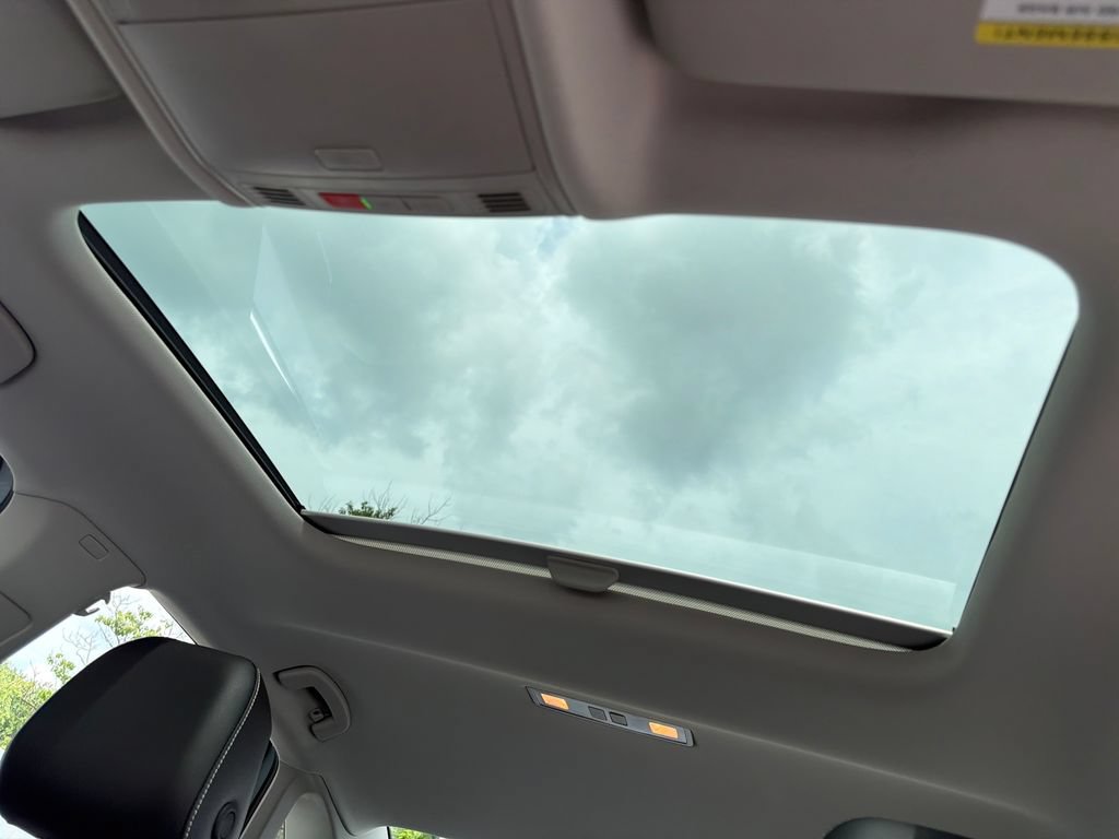 Used 2025 Volkswagen Jetta SE w/ Sunroof Package FWD image 23