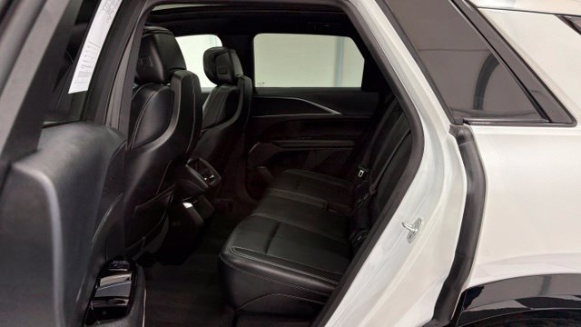 Used 2025 Cadillac Lyriq Luxury AWD/4WD image 20