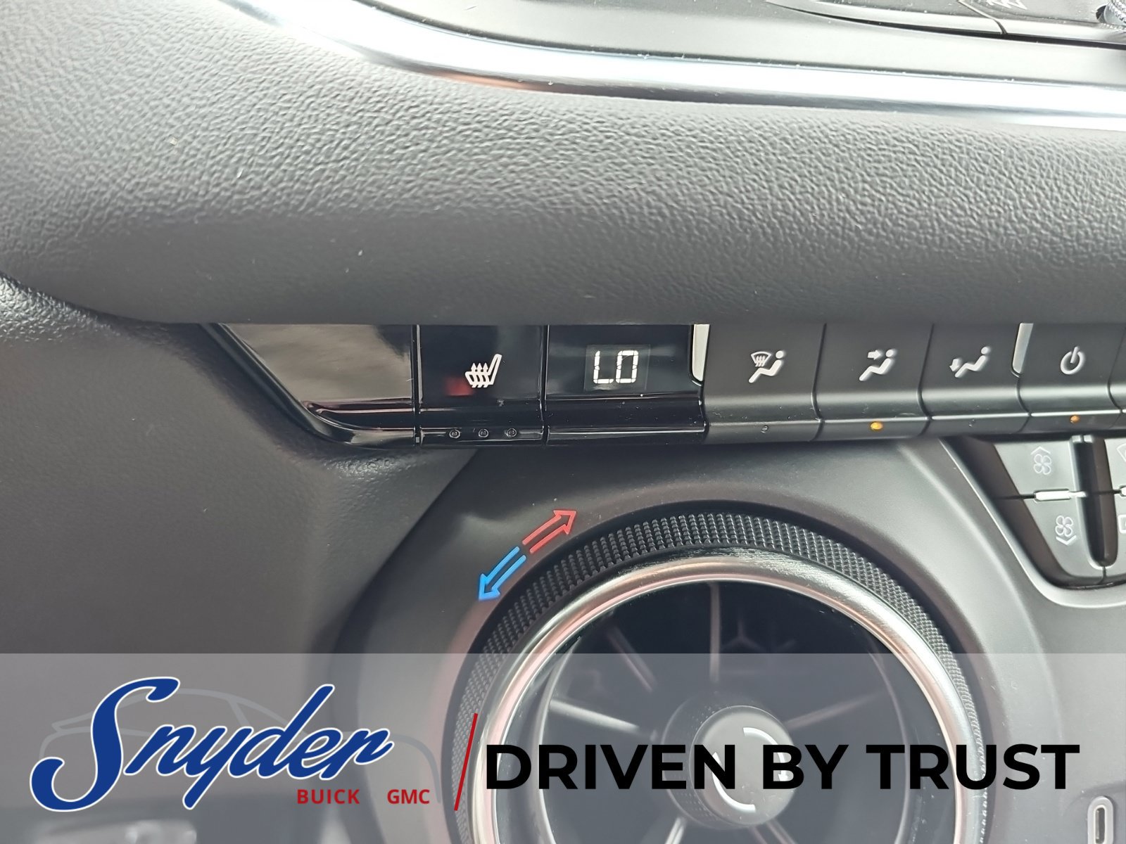 Used 2024 Chevrolet Blazer LT w/ Convenience Package FWD image 18