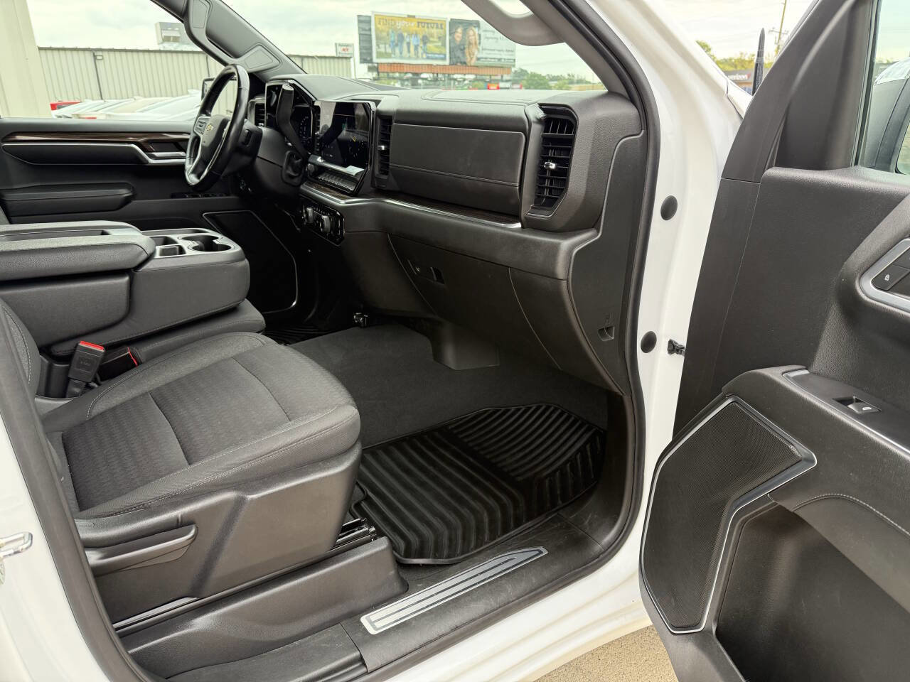 Used 2022 Chevrolet Silverado 1500 LT image 11