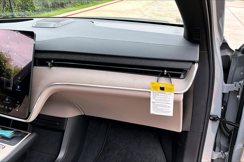 New 2026 Volvo EX90 Plus RWD image 18
