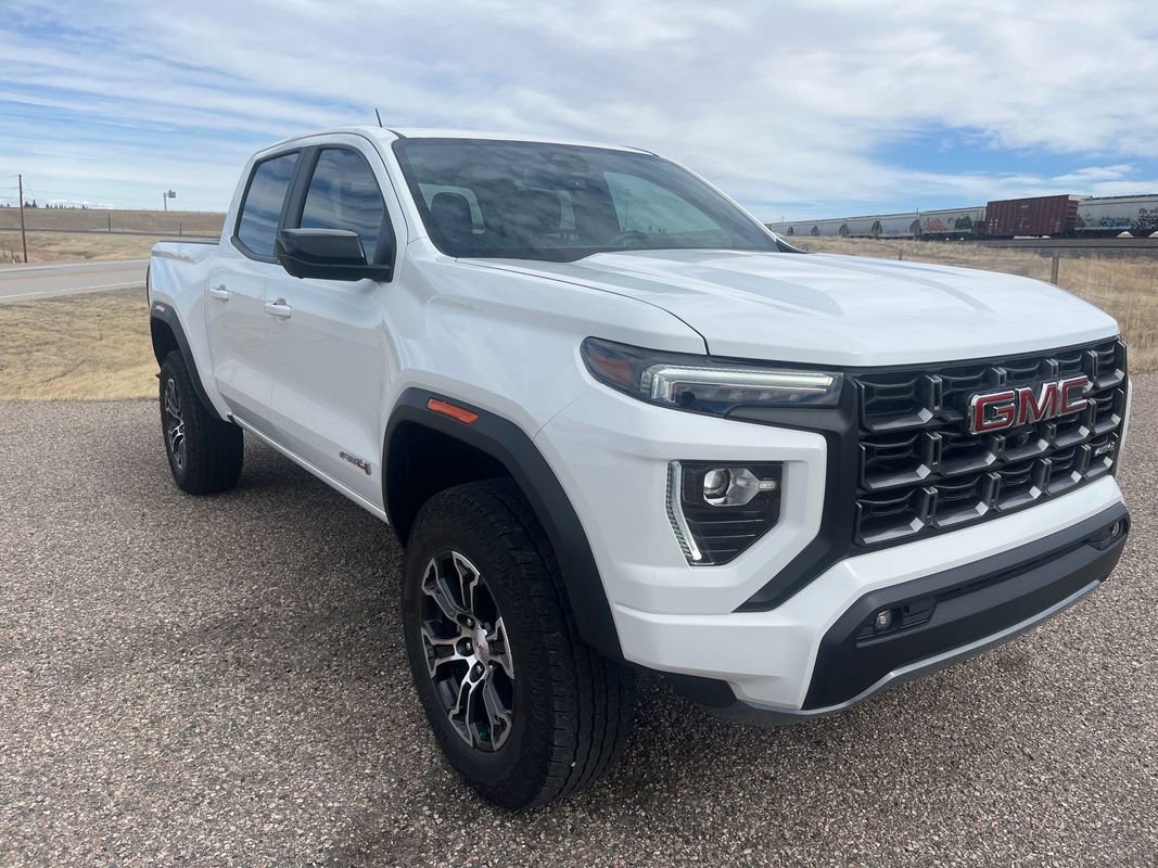 Used 2024 GMC Canyon AT4 w/ Technology Package image 8