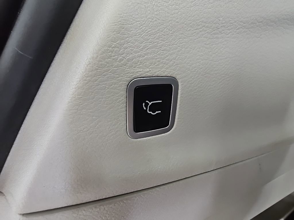 Used 2023 Chrysler Pacifica Touring-L image 34