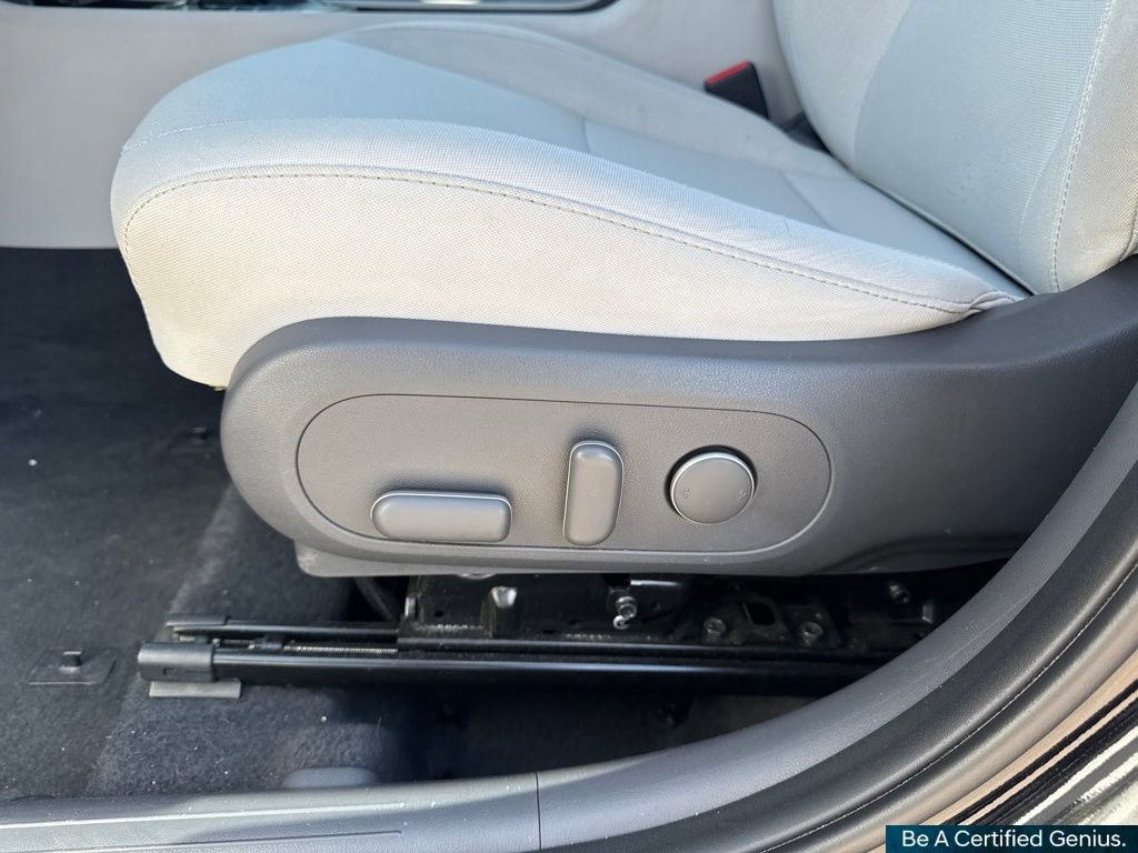 Certified 2024 Hyundai Kona SEL AWD/4WD image 31