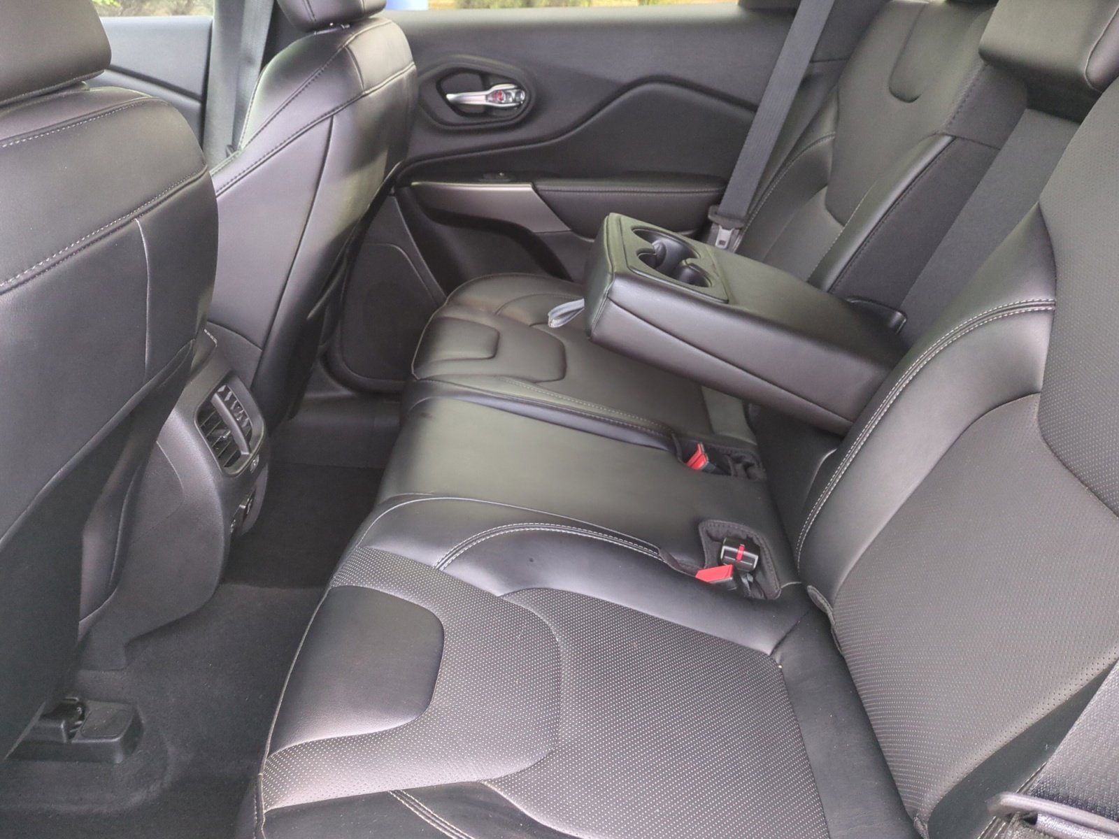 Certified 2022 Jeep Cherokee Limited image 17