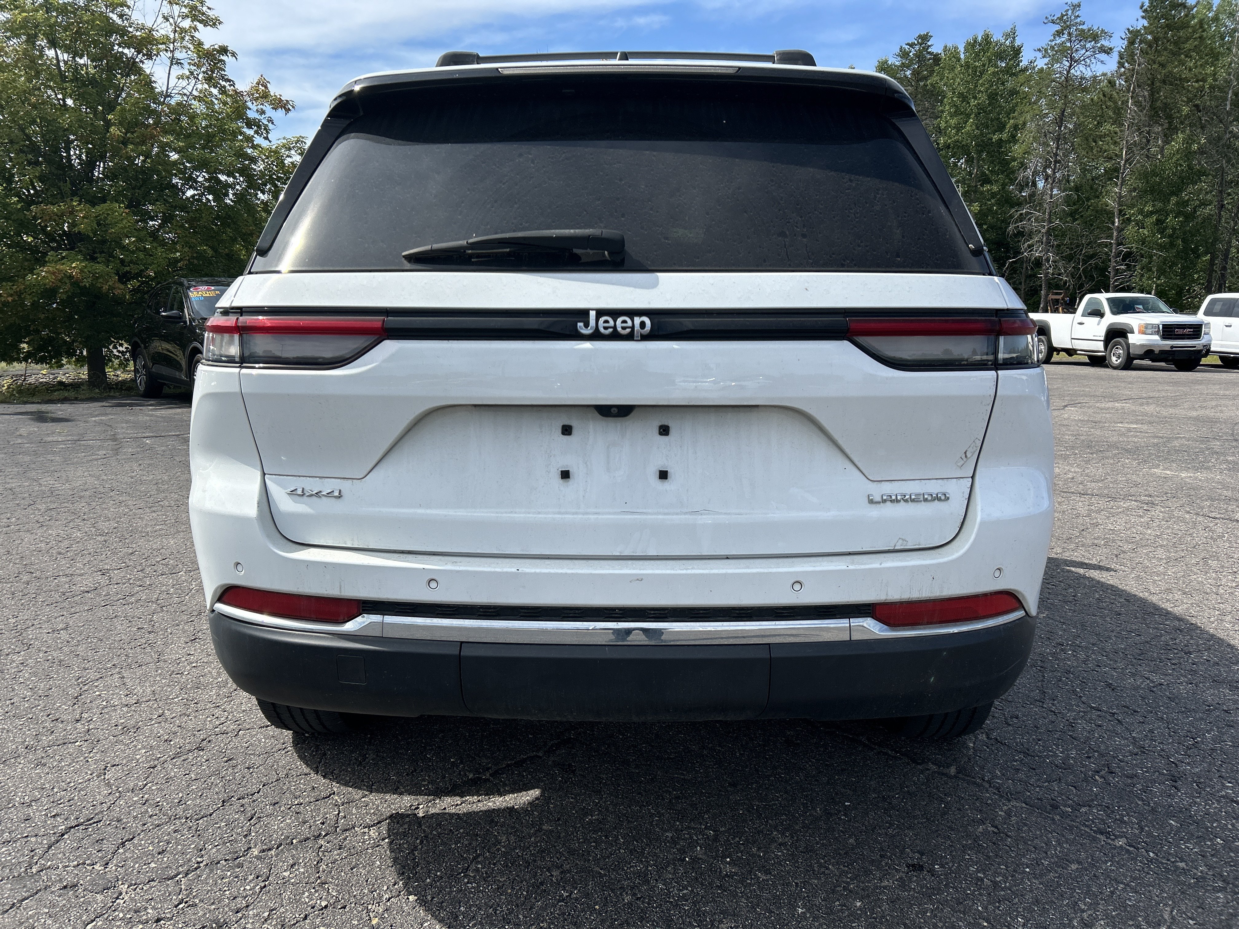 Used 2022 Jeep Grand Cherokee Laredo w/ Luxury Tech Group I AWD/4WD image 5