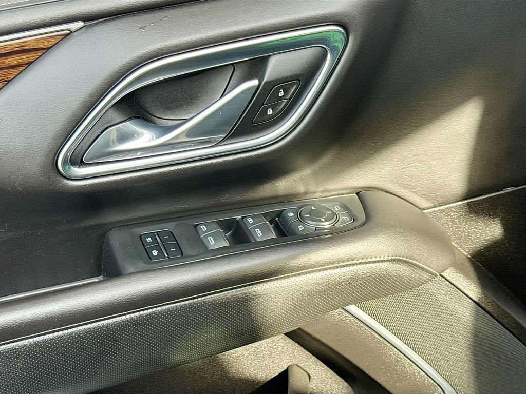 Used 2021 Chevrolet Suburban Premier w/ Premium Package image 27