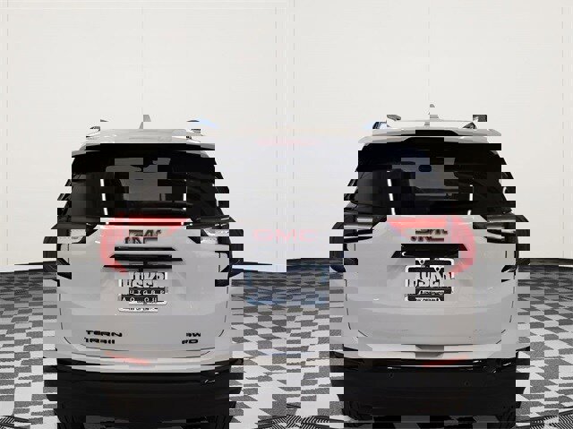 Used 2024 GMC Terrain SLT w/ Elevation Edition image 11