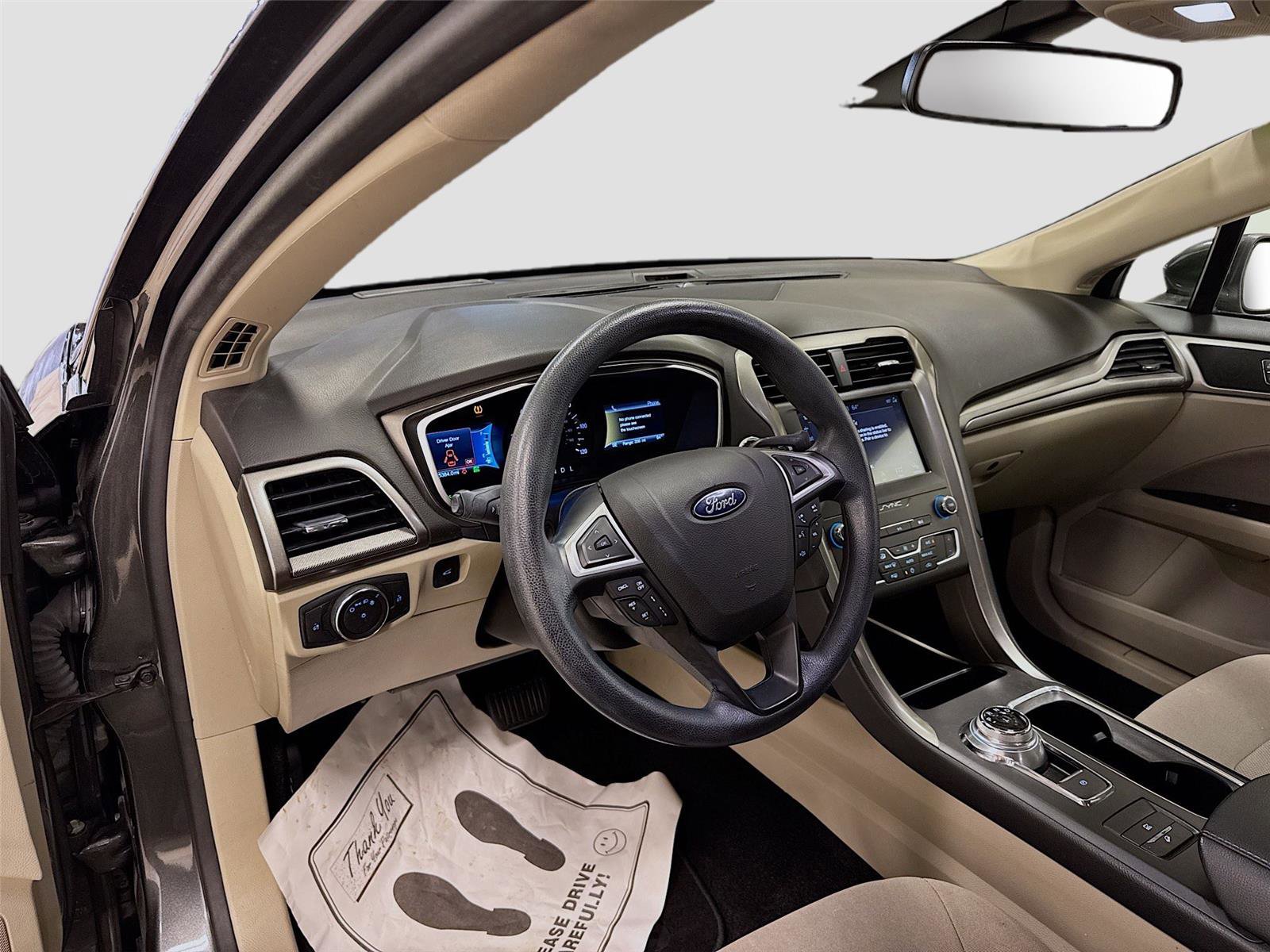 Used 2019 Ford Fusion SE image 9