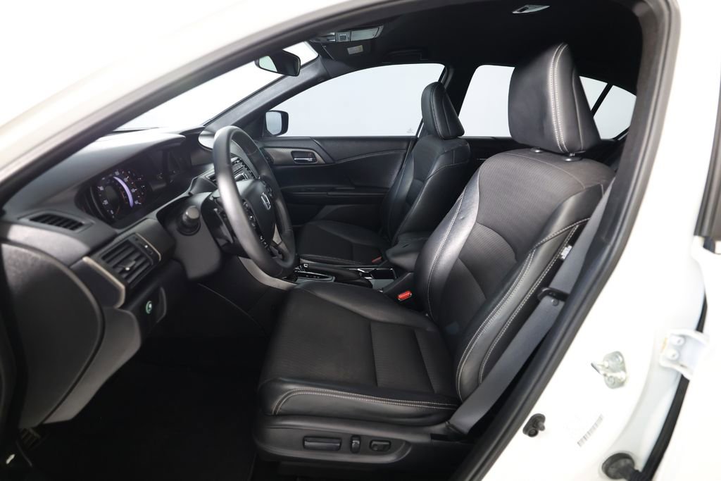 Used 2016 Honda Accord Sport image 14