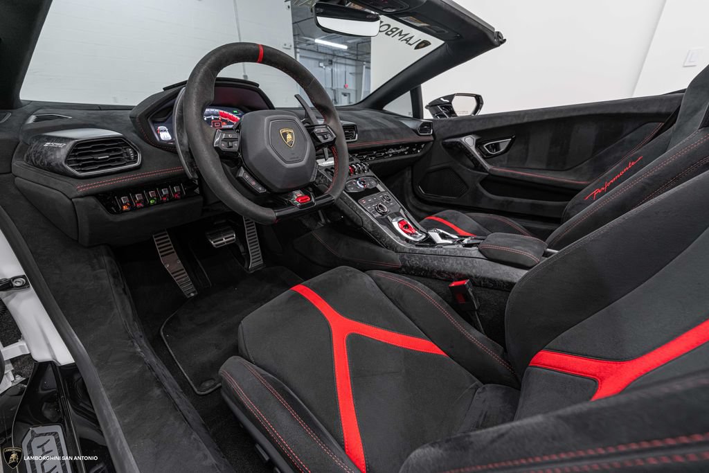 Used 2019 Lamborghini Huracan Performante AWD/4WD image 39