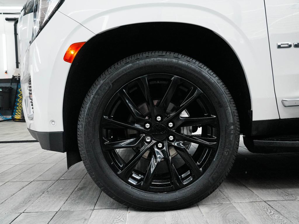 Used 2024 GMC Yukon XL Denali w/ Advanced Technology Package image 9