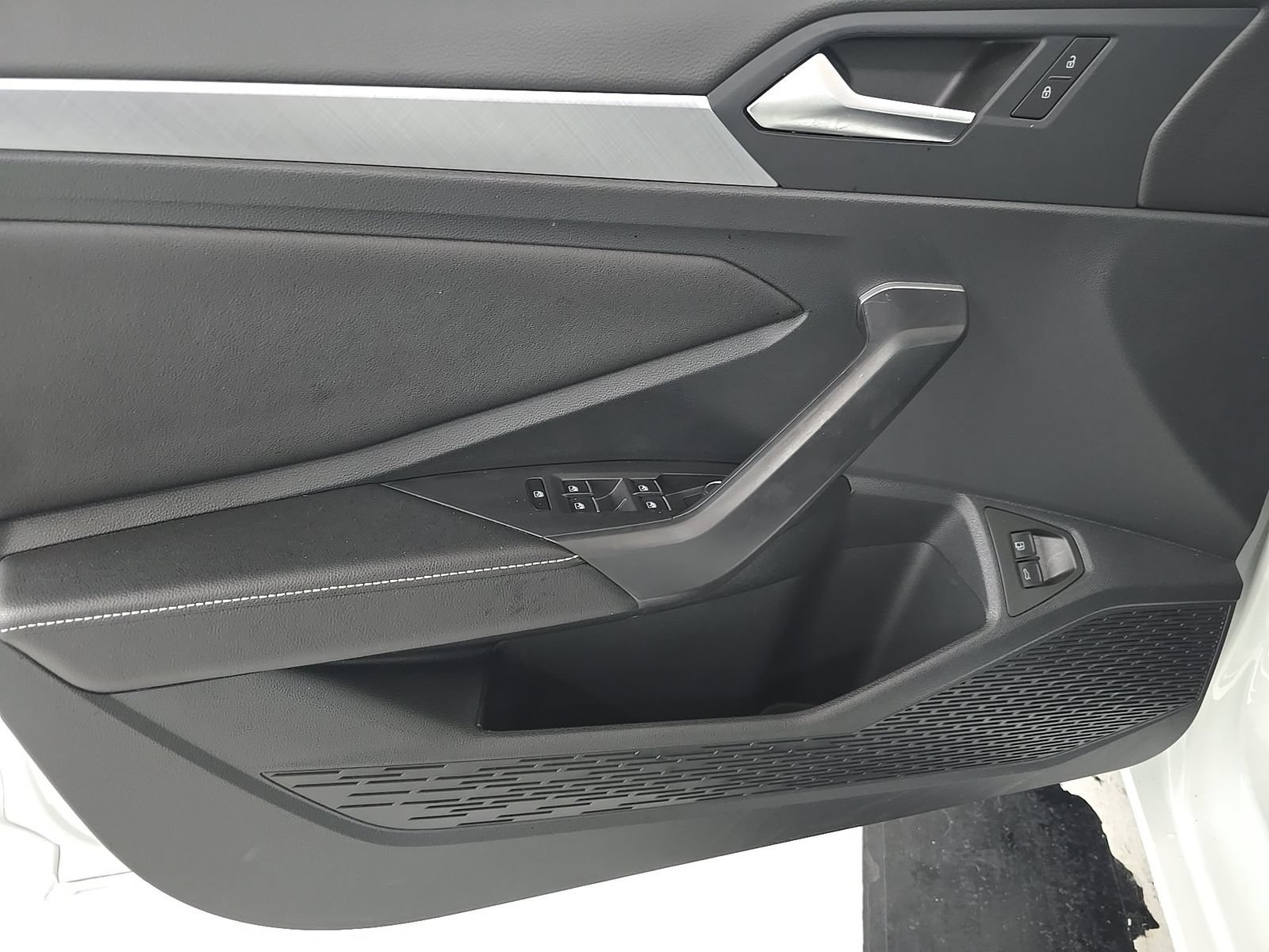 Used 2024 Volkswagen Jetta SE w/ Panoramic Sunroof Package FWD image 49