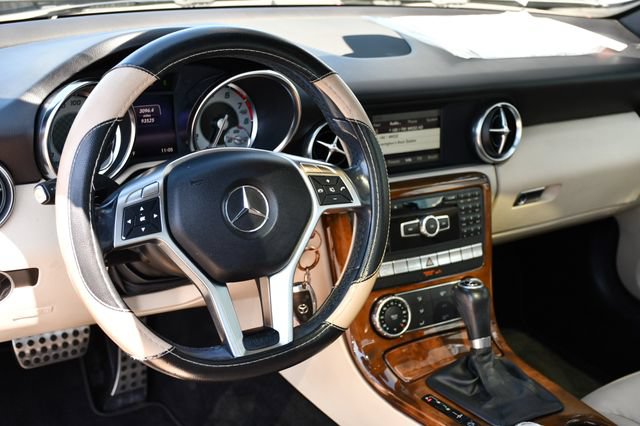 Used 2015 Mercedes-Benz SLK 250 image 2