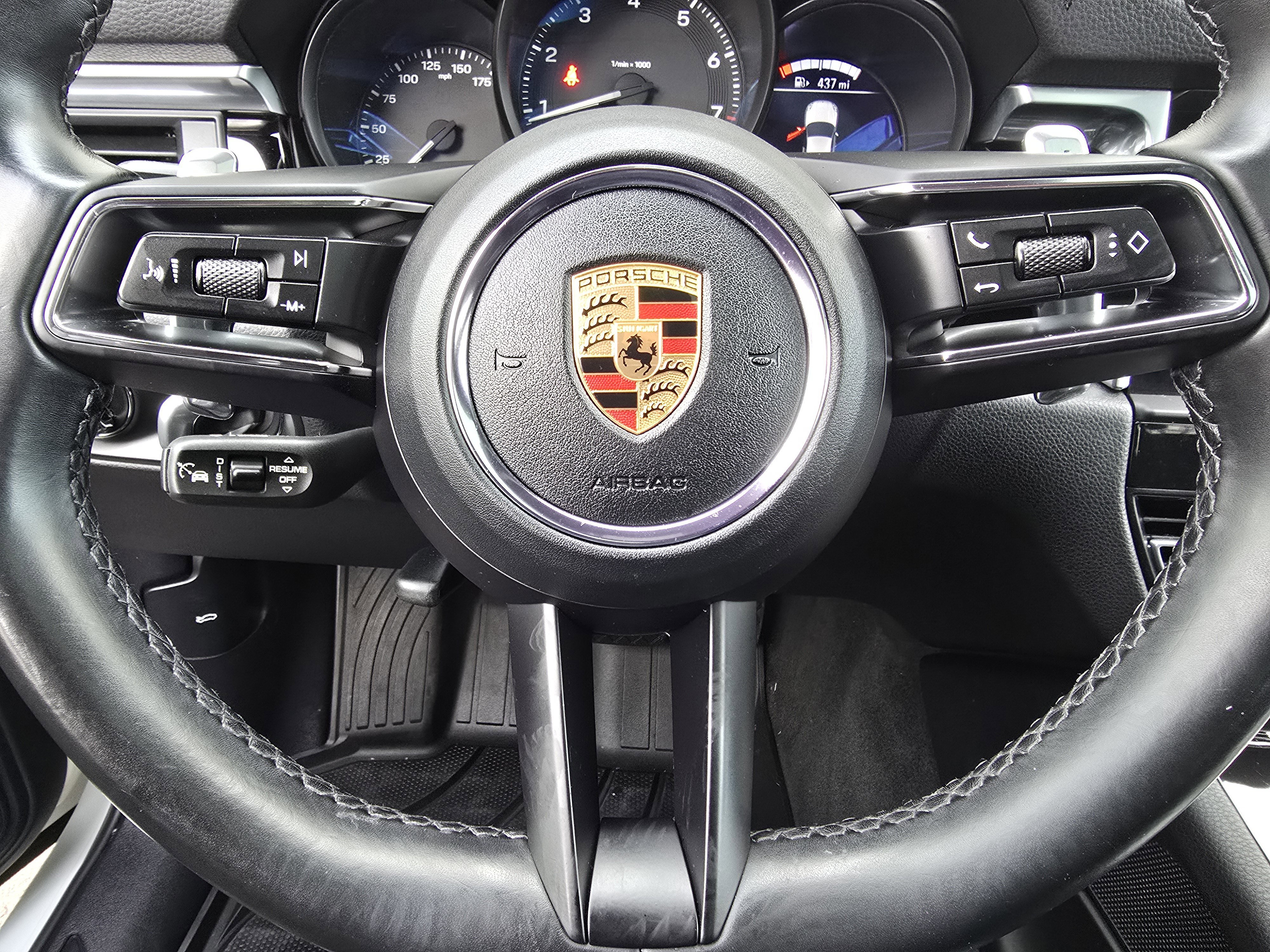 Certified 2023 Porsche Macan image 18