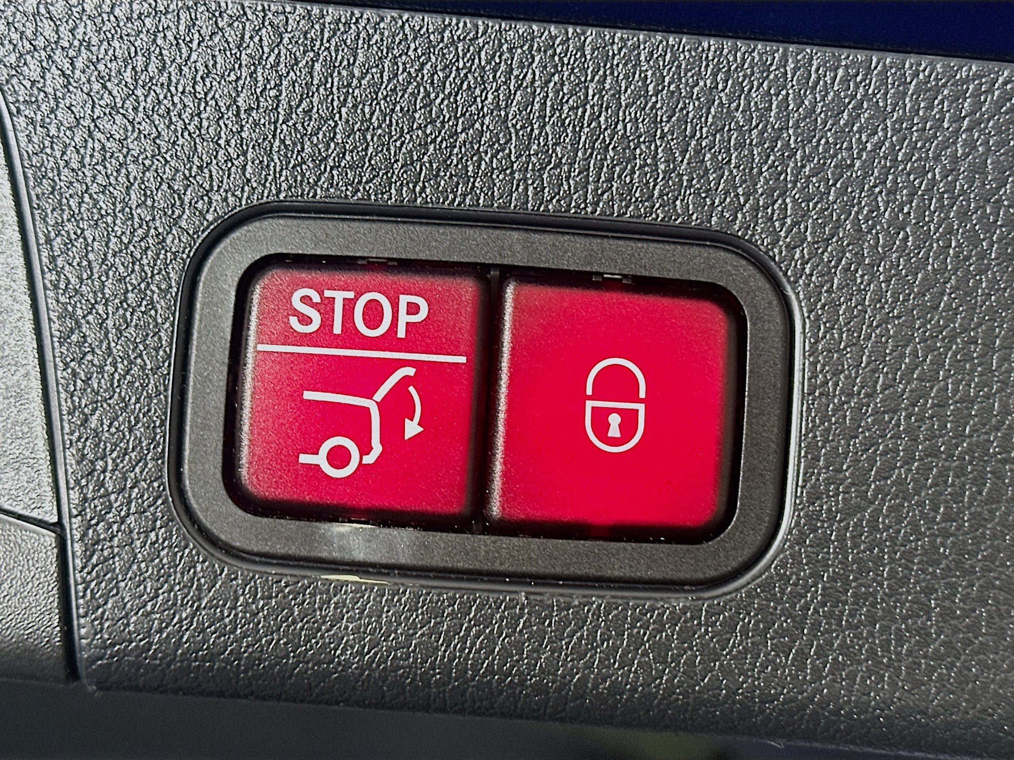 Used 2022 Mercedes-Benz GLB 250 4MATIC image 28