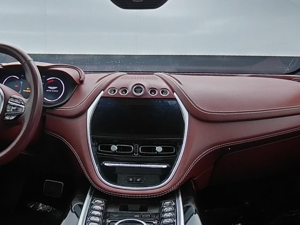 Used 2021 Aston Martin DBX AWD/4WD image 24